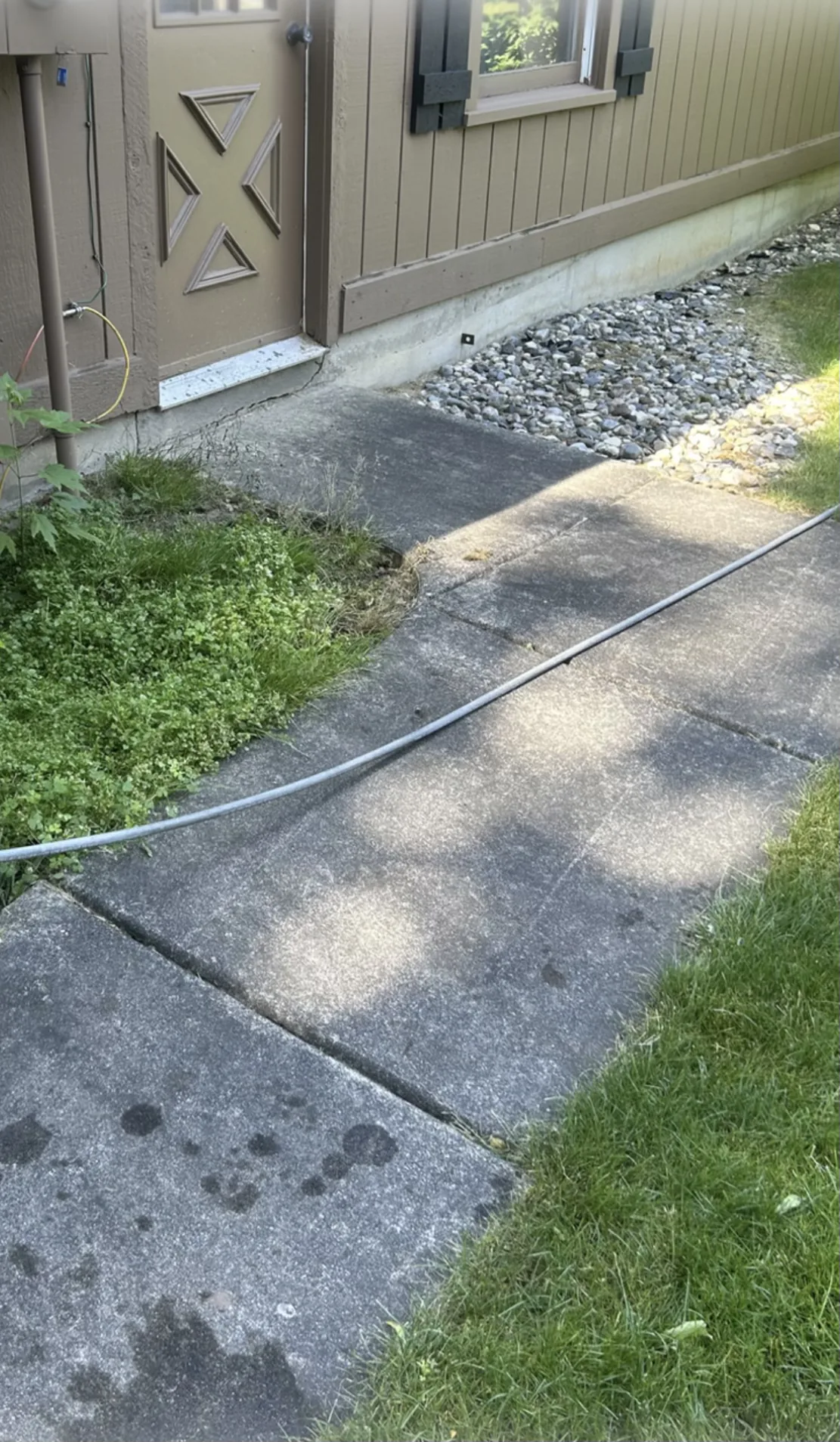 Front entry walkway before professional cleaning